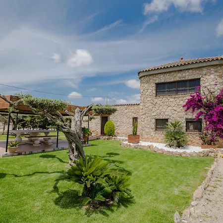 Rural Avril Villa