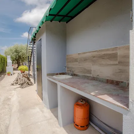 Rural Avril Villa